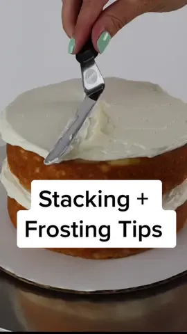 Reply to @abbysssprivvvv486 Tips on stacking and frosting a cake! #cakehack #diybaking #caketips