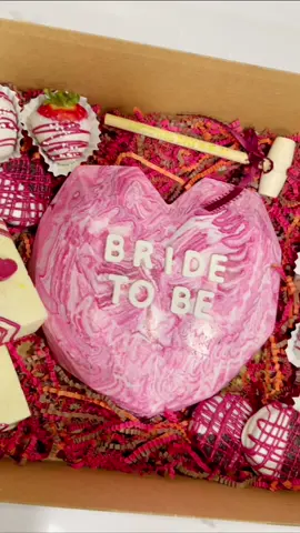 one of my first breakable hearts! how’d i do? follow @sugarncrumbz on IG for more 💕 #breakableheart #dippedberries  #treatsbox