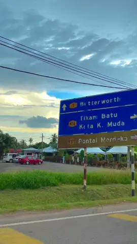 test view petang pantai merdeka..ramai sgguh ptg2  mcm2 ada org berniaga..yg tk mai lagi mai lekaihh jln2 kot sini✌️#fypシ#tiktok#pantaimerdeka