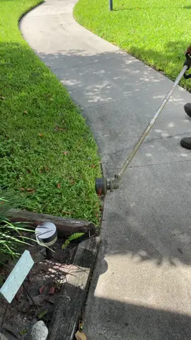 #foryoupage #yardero #lawntiktok #lawncare #parati #edging