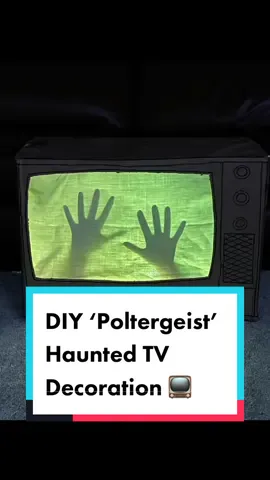 This haunted TV decoration is best way to creep out your guests this Halloween! #crafts #spookyseason #Halloweenfun 🎥: Beth Huntington