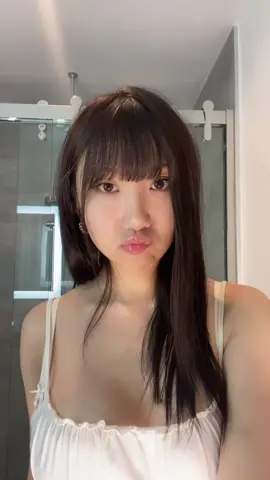 i just like the hand gestures tbh 🤲👐👋🤏✋🤚...🕺