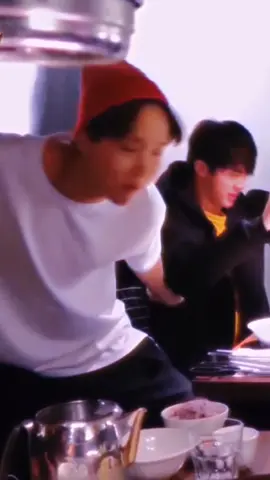 โย่วๆจัดไป~พี่โฮปกับพี่จินเปิดก่อนเดี๋ยวจีมินกับเเทฮยองตาม🤣#fyp #bts #btsarmy