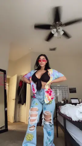 this fit is making me feel a certain kind of way. Fit is from @Forever 21 & @SHEIN #SaveIt4TheEndZone #MakeADogsDay  #OOTD #outfitideas