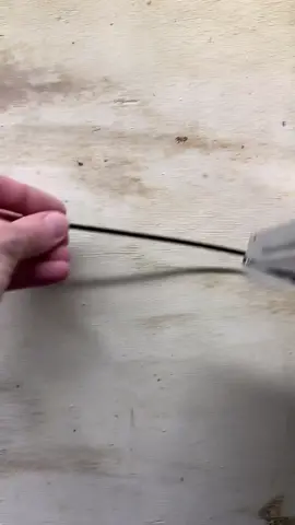 Крепили так что-то когда нибудь? #DIY #самоделки #tools #инструмент #лайфхак #диайвай #своимируками #сделайсам