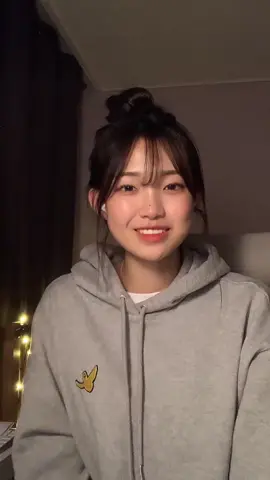 크리스마스두달남았는데벌써캐롤듣는여자어때