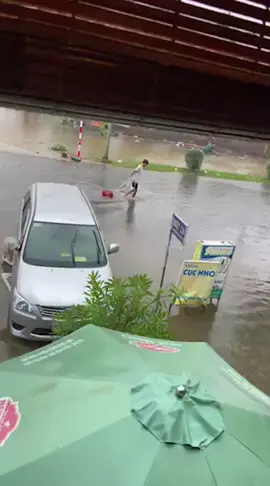 mưa gió lụt lội sao ngăn được ae đi nhậu😂 #75hue #xuhuong