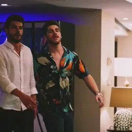 #solyanım #tolgamendi #emrebey #cemrebaysel #ozgeyagiz #моялеваясторона #толгаменди #эмребей #turkey #kesfet #fyyr #on #хочуврек #bestfriend #friend