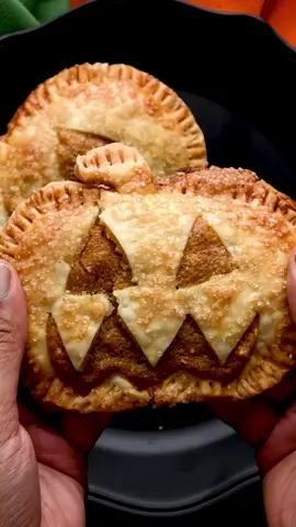 Perfectly Portable Pumpkin Pies 🎃🍁 #pierecipe #HalloweenTreats