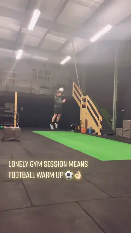 Saturday evening gym sessions ✌🏻 #rawomagh #nourishperformevolve #everydayathletes #gym #omagh #football #warmup