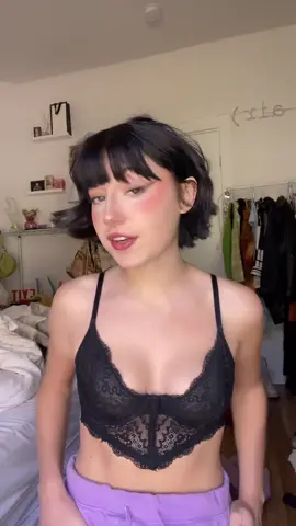 Not a Make-up tik tok but I left all my usual makeup in besties so I tried a new look what do we thinm