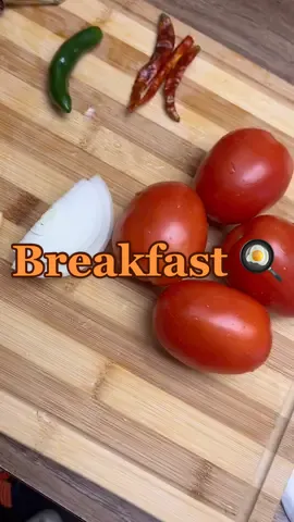Chilaquiles 🍳 #breakfast #chilaquilesrojos #foodtiktok  #fyp #cooking #PradaBucketChallenge #foryou #goodmorning #EasyRecipe