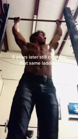 Be younger you’s hero💪 #aesthetic #workoutmotivation #motivation #fatloss #physique #workoutroutine #KFCSecretMenuHacks #PradaBucketChallenge