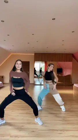 How old are you?🤎 I’m ✋🏼🤚🏼✋🏼✌🏼✌🏼 #19 #dancechallenge #lovenwantiti #lovenwantitidance #lovenwantitidancechallenge #nwantiti #nwantitichallenge #howoldareyou #trendydance #fyp #trendydance2021