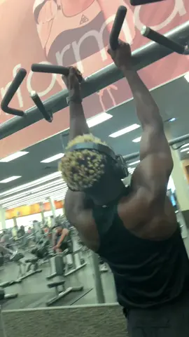 It’s not to late to evolve and achieve your dreams. Sound by: @thebookof_moses thank you for the motivational speech. #motivational #gym #workout #fit