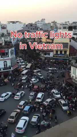 No traffic lights + busy intersection in Hanoi = madness #hanoi #vietnam #trafficjam #travel #traveltiktok #viral #fypシ #fyp #vietnam #southeastasia