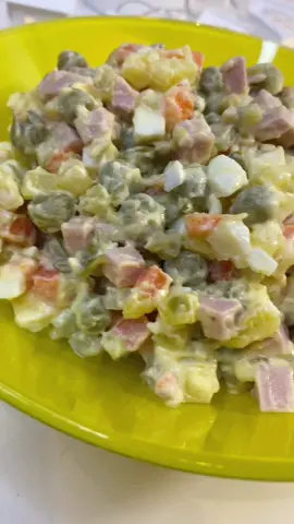 В ожидании Нового года 😊 #оливье #оливьешка #рецепт #деловкуса #рецепты #салаты #салатынановыйгод