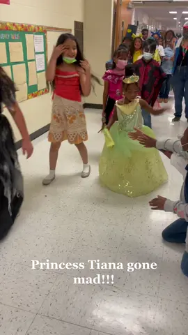 Princess Tiana gone mad in the #StoryBookParade #meanprincesses #princesstiana❤️❤️❤️ #explore #fyp