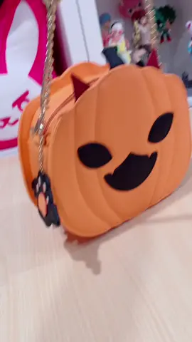 y’all got halloween plans or nah? @ivybycrafts #halloween#halloweekend#pumpkin#cute#cutehaul#cuteunboxing#kirby#gamer#GamerGirl#anime#aesthetic#sanrio