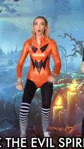 Happy Halloween from Pamela Pupkin herself! 👏😭👹