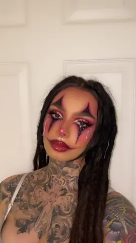 Staying up but I still did some cute makeup 💜 my boyfriend was making me laugh so my tears were coming off 😂🤡#PUBGMOBILE #happyhallowen #halloween #clownmakeup
