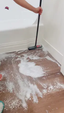 Cleaning bathroom part two #scrubbingasmr #scrubbingbubbles #brushscrubbing #CleanTok #foryoupage #Comet #satisfyingcleans #asmrsounds #housecleaning