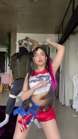 Halloween foi como: aleatório 😂 Arlequina do Bras com Kakashi de Jandira (o @cacoaniceto ) #halloween #fyp #semsentimento #challenge #viral