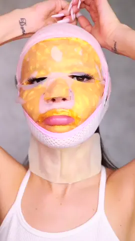 🥲✌🏼 #beautyasmr#goldmask#nadinaioana#asmrskincare#goldenmask#vshape#koreanskincare