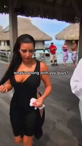 I don’t think Kourtney is being helpful 💀 #kimkardashian #kourtneykardashian #foryoupage #iconic #viral