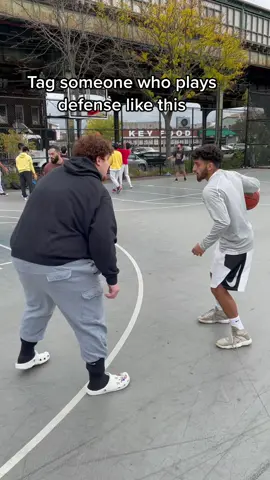 Tag that person😩🤣🤣🤣 #fyp #foryou #basketball #defense #skit #viral