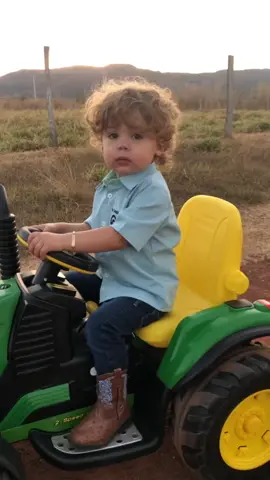 Eu aguento um mini agricultor desse 😍 #agro #agroboy #fy #foryou #agrobabyjm #roça #vaqueiro #bebestiktoks
