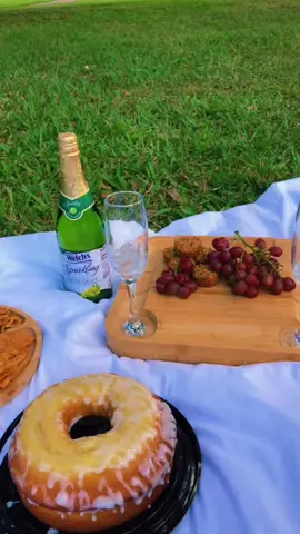 Sunny day with  @paon_0305 #fyp #picnicdate #november