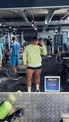 Le squat c’est la base ! #fit #Fitness #motivation #musculation #work #npng #healthy #Lifestyle #fitnesspark #training #workout #squat #squats
