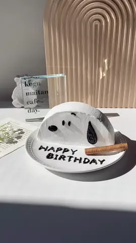 ヌーピーさんのハーフセンイルケーキ🎂YouTubeにのせたよ🤍スペースアポロ小さめでめっちゃちょうど良くていい🖤これからスペアポ使おっと！#スヌーピー#センイルケーキ#ハーフケーキ#ハーフケーキ作り方