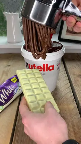 tag someone who would LOVE this 😍🍫 (via @pleesecakes) #chocolatelover #asmrpour #nutellachallenge #satisfy