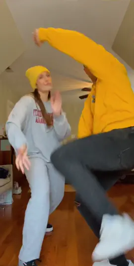 You KNOW it’s a good mix when Aust throws it back at the end 🥵🥵🥵 #CnMChoreo