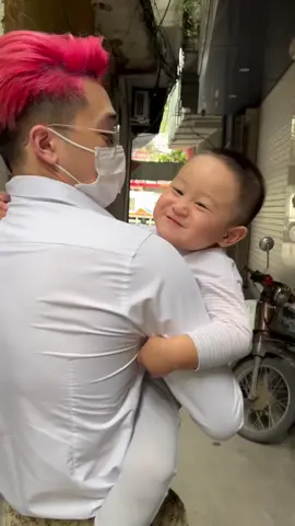 Thấy mọi ng có vẻ hứng thú với cu em rụt mình nhỉ :3 cháu tên Bin nhé cả nhà