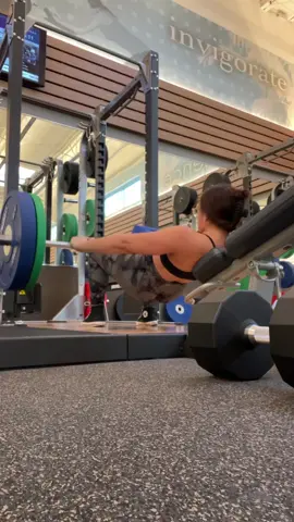 my mom when I show her my workout videos. 😭 #Fitness #destacamee #soloparati