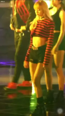 #body siêu đỉnh của cỗ máy nhảy búp bê barbie Lisa💜💛 #lisablackpink #queen#kpop#lilies#blink#xh #inthenameoflove #sbsgayodaejun2016#trend