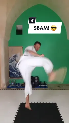 Tutorial facile calcio girato in volo 💥 #karate #kickboxing #taekwondo #difesapersonale #artimarziali #ushirogeri