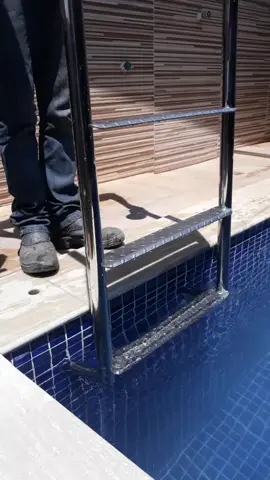 Escada em aço inox. #piscinaa #sol #verao