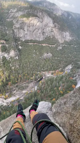 Don’t look down. #yosemitenationalpark #adventure #climbing #Outdoors #fyp #justforfun #weeklyhighlights #sundayfunday