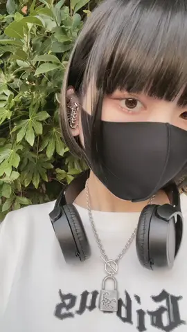 新作トレーナーの撮影帰り空が綺麗だした冷たい空気が最高です♕アクセサリーも全てgibousです!11/1221:00～販売予定なのでインスタ覗きに来てね🦋#gibous #ギボス #ユニセックス