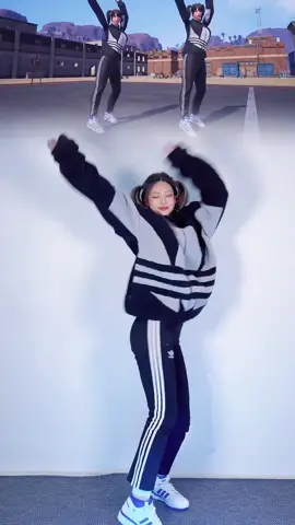 아디다스 콜라보 스킨 입고 모배 이모트 춰보기 ⭐ @LoveHeo시원 🦋  #모배 #모바일배그 #아디다스 #아디다스오리지널스