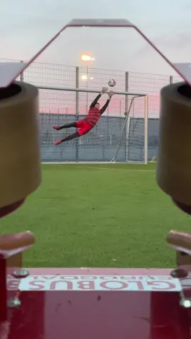 This guy is amazing @dutchgoalkeeper 🧤🔥! Killin it! #training#football#goalkeeper#fy#fyp