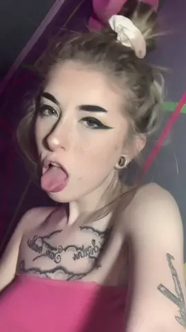 @yunggravy 😗 #fyp #fypシ #banned #emogirl #kawaiigirl #uwu #🌸 #kawaii #öf #altgirl #alternative #softgirl #ahego #yunggravy #alt #emo #fangs