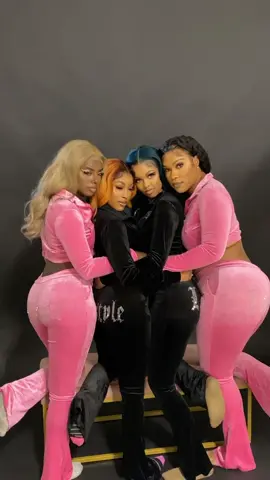 Did a cute shoot for my sweat suits 😍🔥 ALMOST SOLD OUT! shop now www.Miylifestyle.com #y2k #y2kaesthetic #y2kfashion #sweatsuit