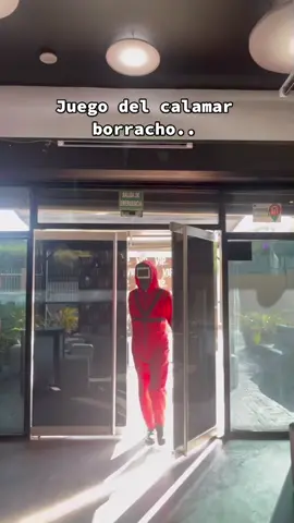 Estamos preparando el primer juego del calamar borracho … #juegodelcalamar #juegos #coctel #vipsnackbar #viral @vipsnackbaroficial