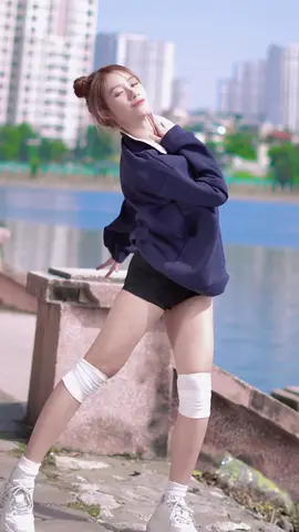 Múa lửa giữa trời nắng