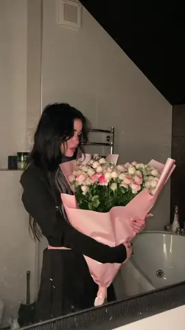 девочкииииииии🥺inst:nevaaadaa, интересно, кто угадает от кого они🤭